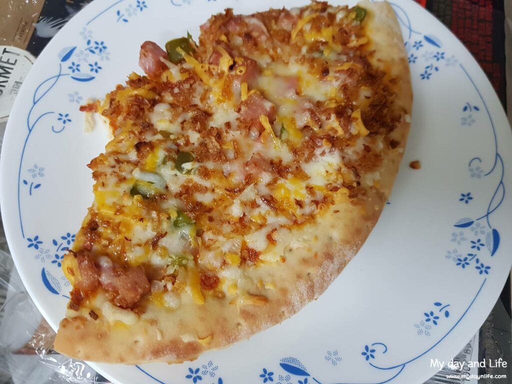 고메 칠리핫도그 피자