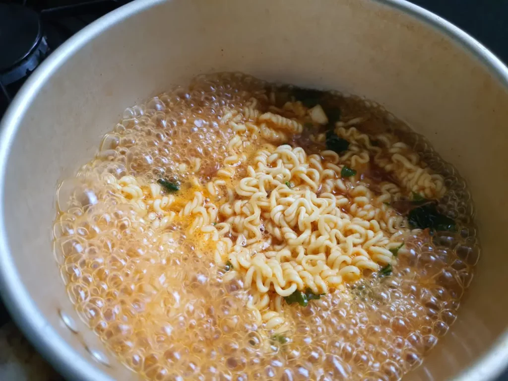 오뚜기 진라면 약간 매운맛 후기