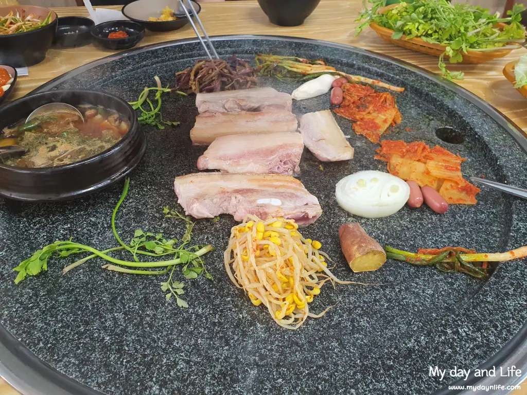 야채 무제한 돌구이한판 삼겹살 맛집 충주맛집